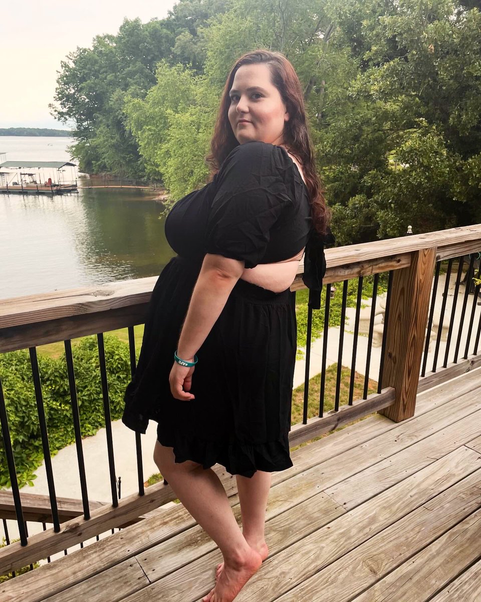 Loving my dress from <a href="/royelleboutique/">ROYELLE BOUTIQUE</a>! Use code Caroline10 at checkout for 10% off 🫶🏼🫶🏼