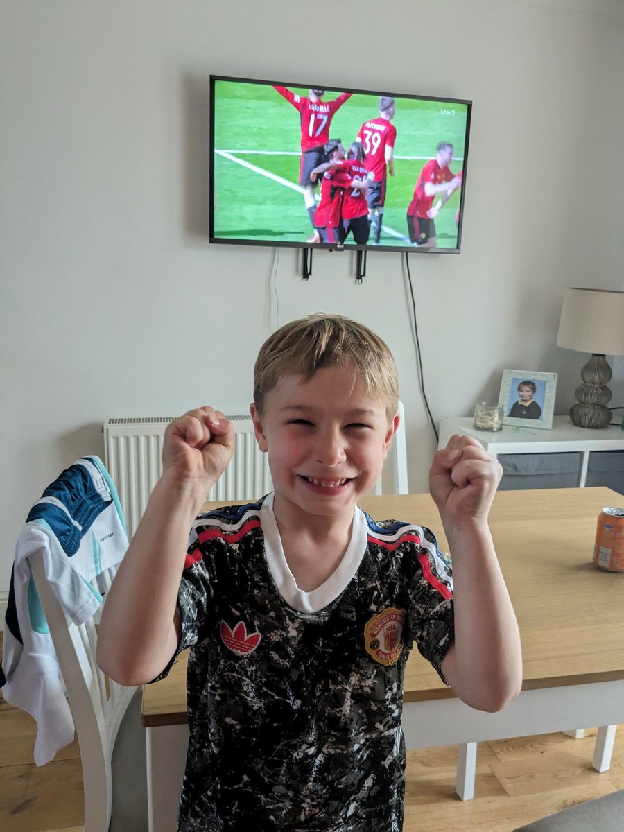 SusanKerr28's tweet photo. @AlternativeMUFC The passion is real ❤️❤️❤️❤️ https://t.co/ugNLto5HvZ