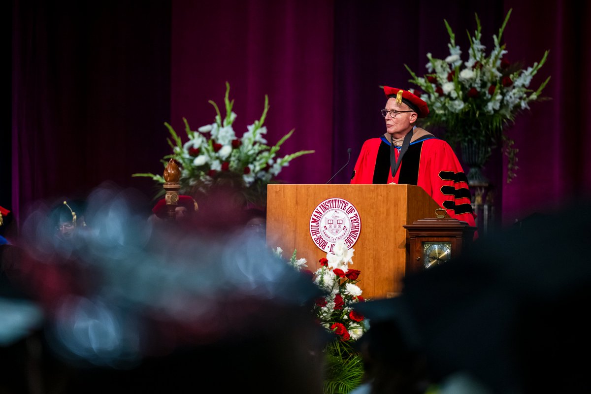 RoseHulman's tweet photo. President Coons told the Class of '24: “If you dare to dream big, take risks, and continue to challenge yourself, you will make a difference. I have no doubt that each of you will rise to the occasion and leave an enduring legacy.” #rosehulman #Rosegrad https://t.co/6Eb2bgxhJ9