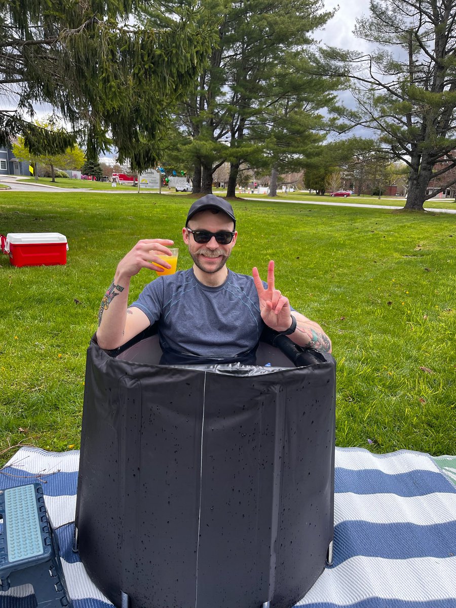 JACKR0LL's tweet photo. HEY 👋 YOU 🫵

#John knows just what you need for the long holiday #boree-kend

Whether you’re on the job, off the job, or just rage quit your job, this one’s just a little something to start your weekend off right

https://t.co/h7zIj4cAww https://t.co/Sd0X2Rb9BF