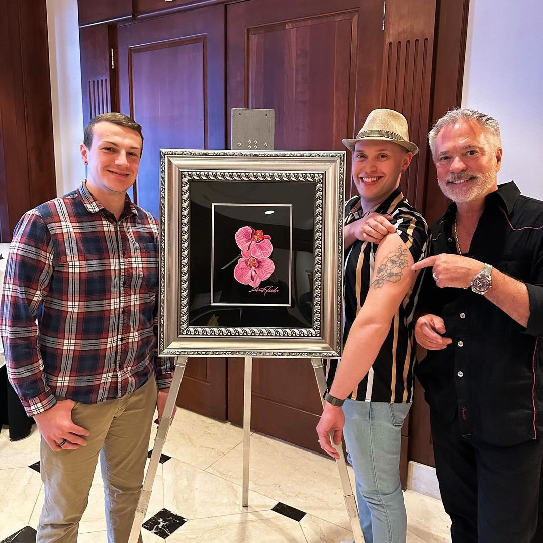 One thing about us is that we love seeing collectors meet their favorite artists! This happy encounter with Scott Jacob is what is so great about #ParkWestGallery VIP events. 

📸@baldwin_austin_ on IG #ArtCollectors #artcollectorsofig