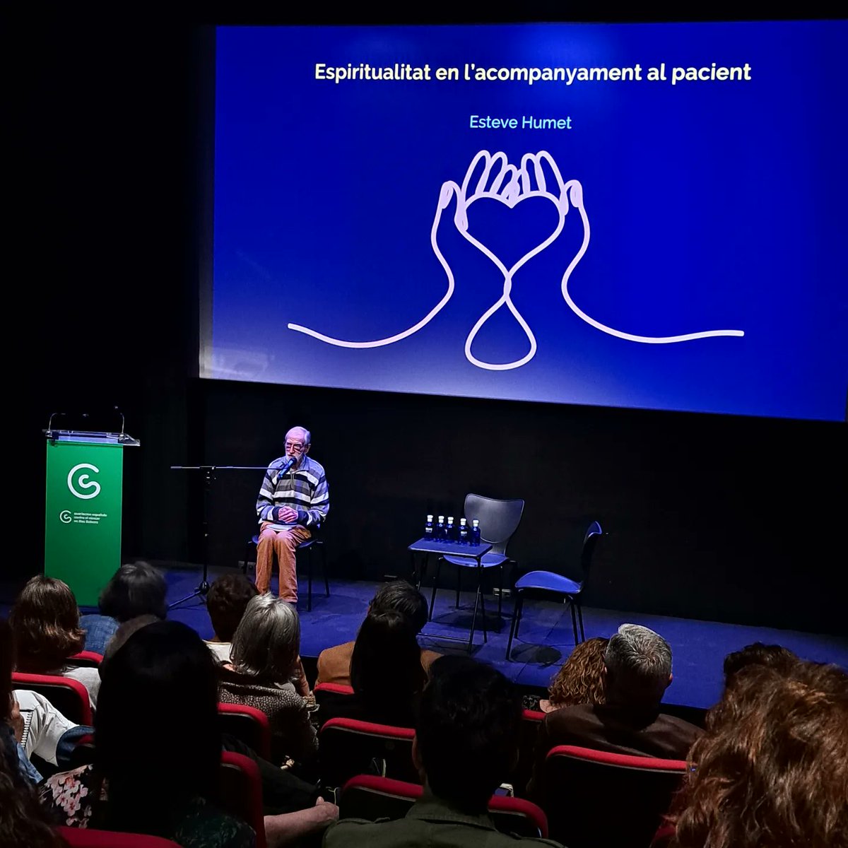 ContraCancerIB's tweet photo. Clausura del primer encuentro 'Més enllà de l'atenció al càncer: humanisme i ciència', que hemos celebrado este 24 y 25 de mayo en @teatreinca. ¡Gracias a todos los que nos habéis ayudado a llevarlo a cabo y a todos los participantes y asistentes!

#TodosContraElCáncer https://t.co/LtYGbZdRQ3