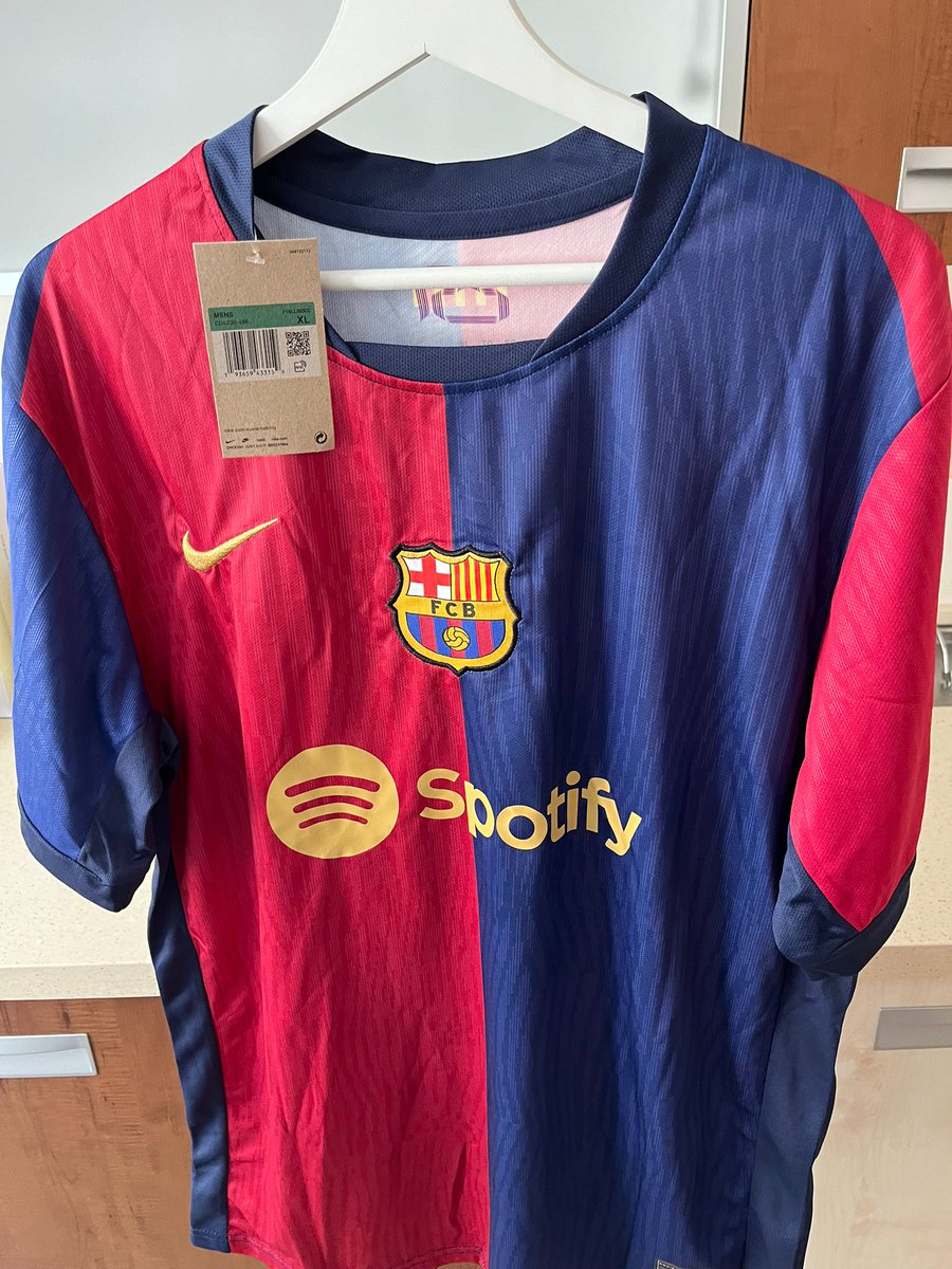 AnaliticaLaLiga's tweet photo. 🚨👕 SORTEO DE ESTA CAMISETA DE PEDRI cortesía de Futbollufo

Para participar:  
❤️ Dar RT y FAV a este tweet  
👉 Seguir a @AnaliticaLaLiga 
⚡️ Mencionar a un amigo/a  

🍀 Ganador el día 31 de Mayo
