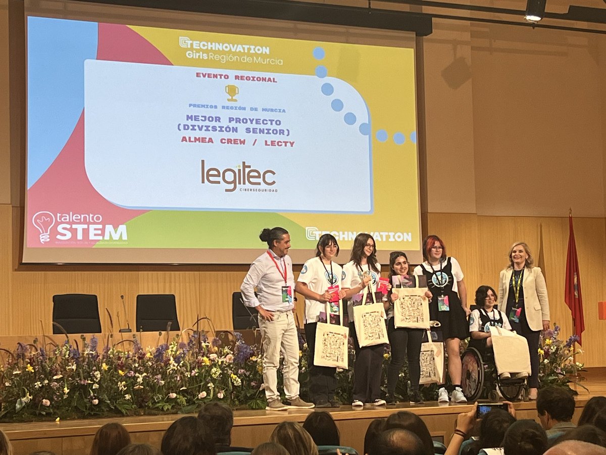 GRuizBueno's tweet photo. Enhorabuena al equipo @almeacrew, a @MMM_Academy y a nuestras estudiantes del @IesAlcantara por los dos premios conseguidos en @TechnovationMur https://t.co/b7MCo1E9kT