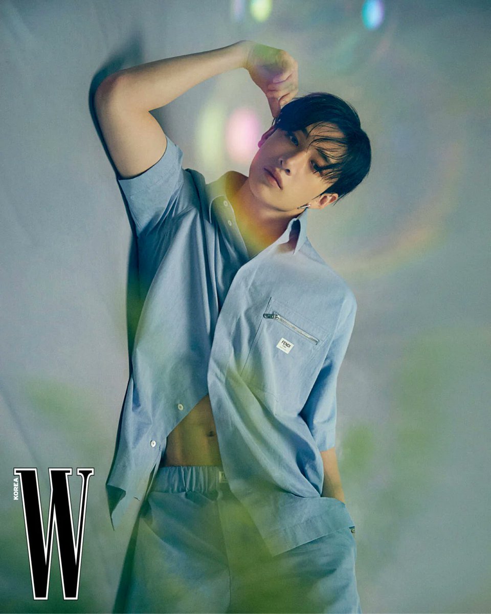 i just opened twt omg bangchan