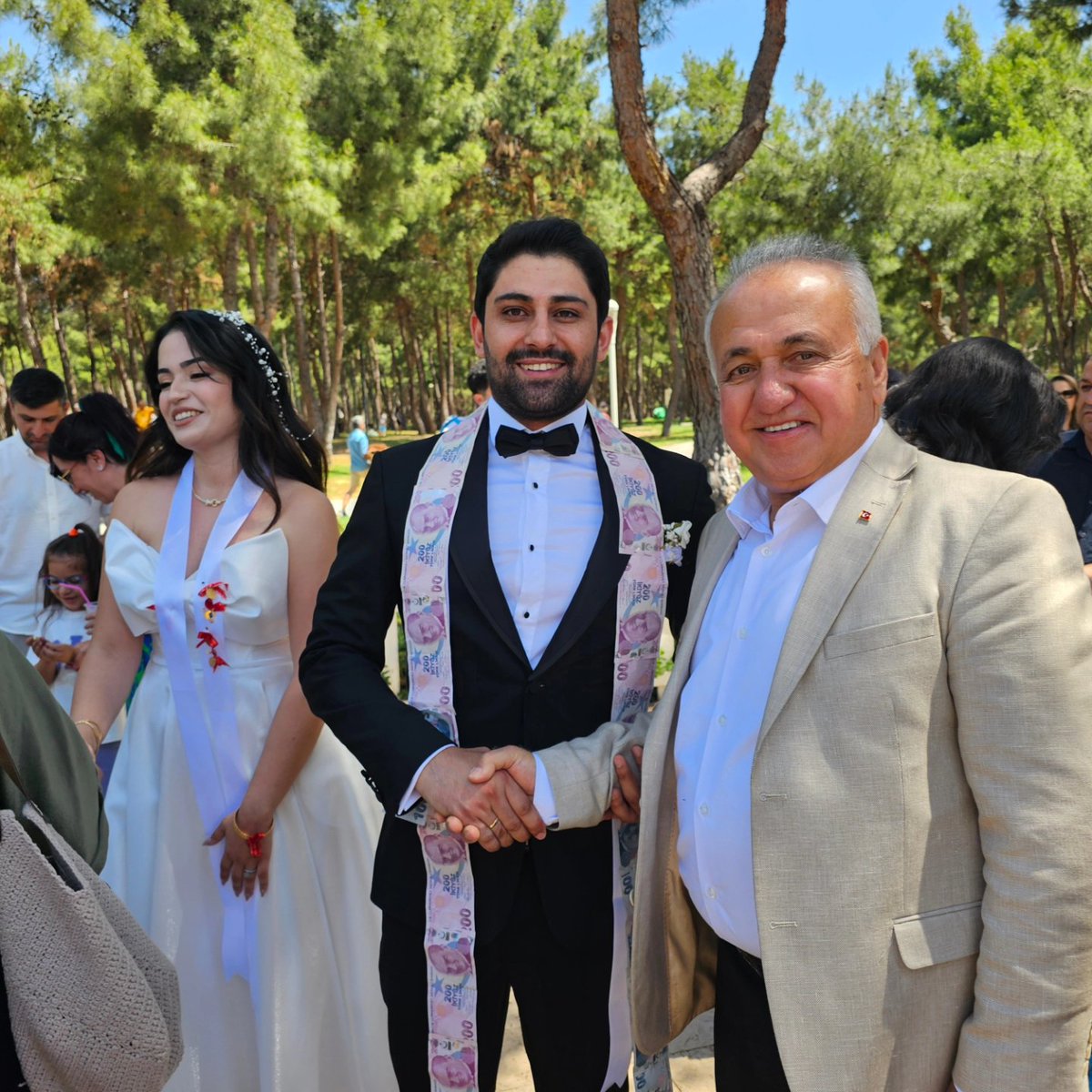 duralikolpak's tweet photo. Kepez Tapu Müdürümüz Azmi Gündoğdu'nun sevgili kızı Çağla'nın nikah törenine katıldık. Çağla  ve müstakbel eşi Gürkan'a mutluluklar diler, her iki aile için hayırlı olmasını temenni ederim. https://t.co/93a1PclWdz