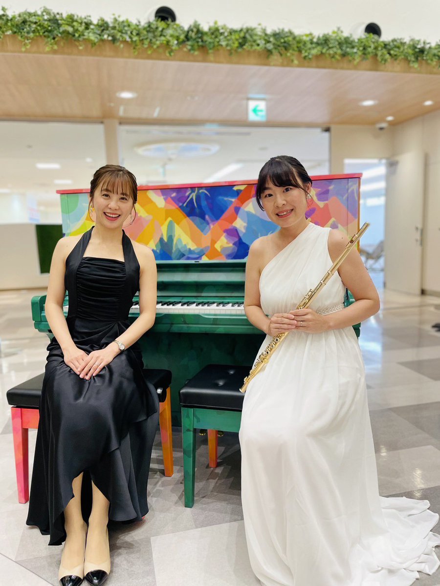 Flpiccxyuki's tweet photo. 郡山市制執行100周年を記念し新しく完成したラッピングピアノ🎹
お披露目式典にて演奏させていただきました。
専門学校の生徒がデザインしたこちらはチューリップの花言葉「思いやり」を込めたのだとか🌷
街中にピアノの音色が響き渡りますように✨
#郡山市制執行100周年
#ラッピングピアノ https://t.co/sSI5Ikn0YP