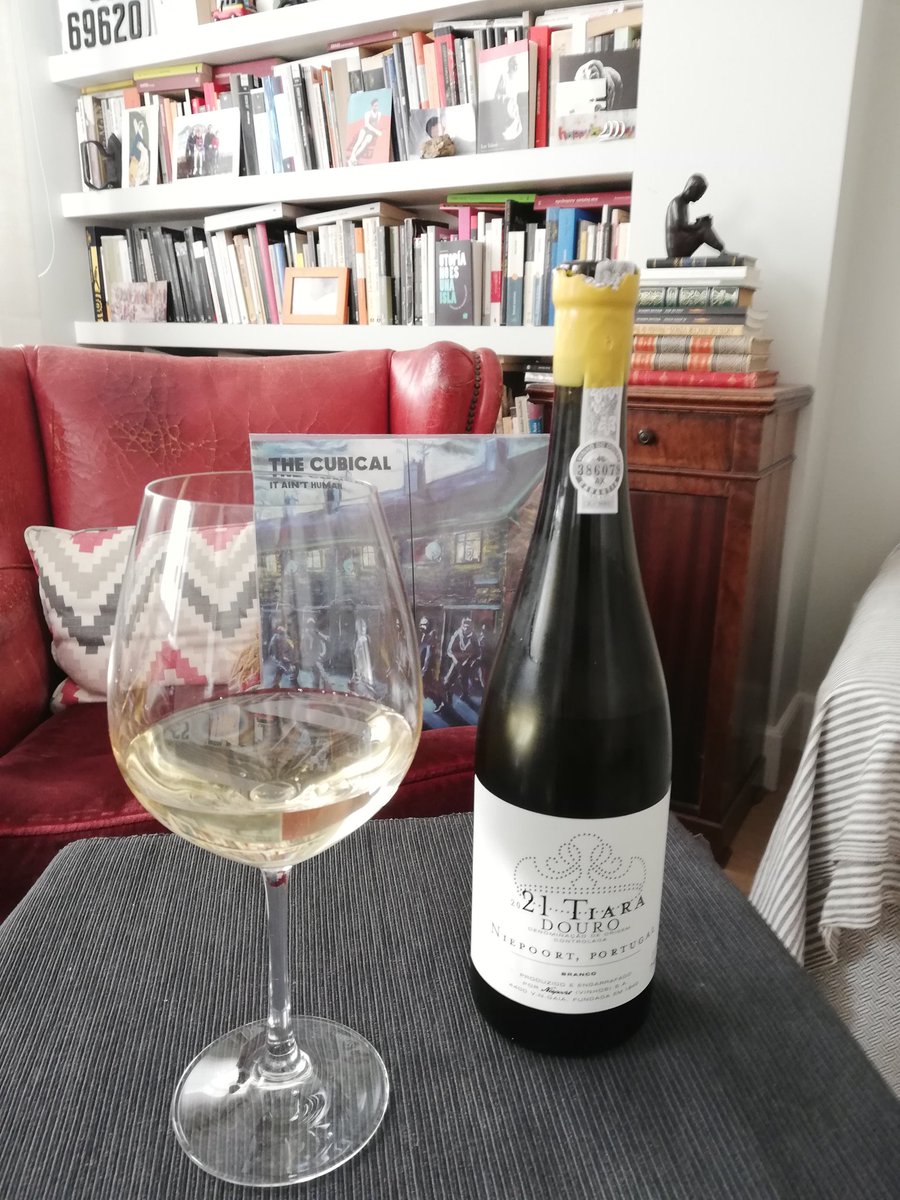Ohora67's tweet photo. It ain't human, muy bien The Cubical después de tantos años.
#2021Tiara
#Niepoort
#Douro
#TheCubical https://t.co/w2T8rlLXSA