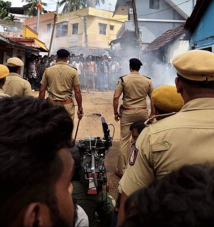 U guys asking for updates, But here we go Exclusive still from #Bagheera set 🔥 @SRIMURALIII #PrashanthNeel #SriiMurali #Sandalwood