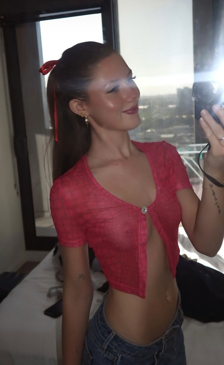 nipsandpiercing's tweet photo. Liz pierced tit selfie https://t.co/HCcgY7g1MM