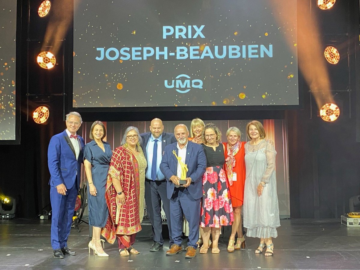 ville_vd (@ville_vd) on Twitter photo La Ville est heureuse d'annoncer qu'elle s’est vu désigner lauréate du prix Joseph-Beaubien pour son projet « La Genèse, un toit pour toi » à l’occasion du gala des assises de l’<a href="/UMQuebec/">Union des municipalités du Québec (UMQ)</a> qui se déroulait hier. Détails ici : bit.ly/3UYtGyY #UMQ La Ville est heureuse d'annoncer qu'elle s’est vu désigner lauréate du prix Joseph-Beaubien pour son projet « La Genèse, un toit pour toi » à l’occasion du gala des assises de l’<a href="/UMQuebec/">Union des municipalités du Québec (UMQ)</a> qui se déroulait hier. Détails ici : bit.ly/3UYtGyY #UMQ