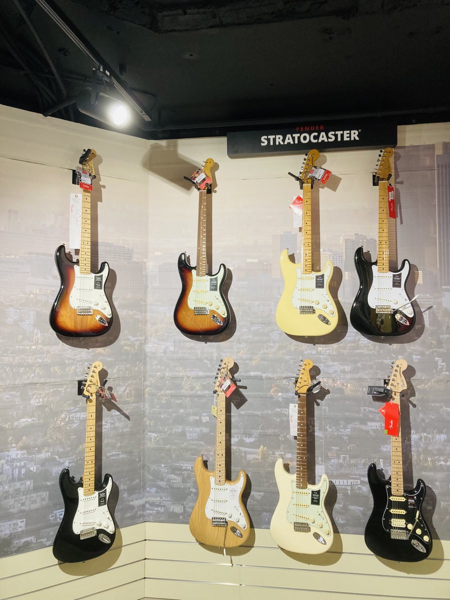 JanSueselbeck's tweet photo. Besuch bei #4Sound, #Trondheim. Irgendwann kaufe ich mir doch nochmal eine #Fender #Strat. https://t.co/wggLZYyDhc