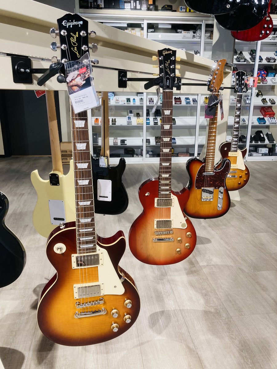 JanSueselbeck's tweet photo. Besuch bei #4Sound, #Trondheim. Irgendwann kaufe ich mir doch nochmal eine #Fender #Strat. https://t.co/wggLZYyDhc