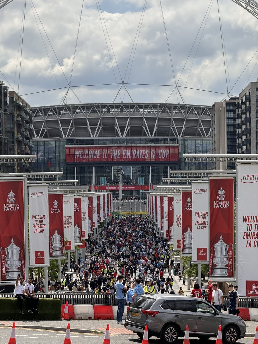 Glorious Wembley for #FACupFinal #MCIMUN #EmiratesFACup
