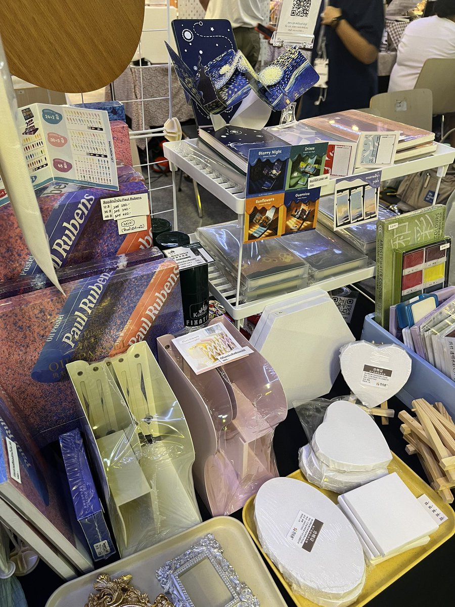 วันนี้ของเริ่มทยอยหมดไปบ้างแล้ว พรุ่งนี้อยากได้อันไหนรีบมาจองน้องน้าาา ขอบคุณทุกคนที่มาหามาก ๆ เลยค่า เยิฟฟฟ

ส่วนงานวันนี้ยังมีถึงสามทุ่มนะคะ ยังแวะมาได้อยู่ค้าบ