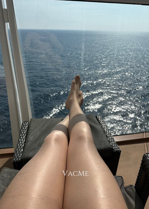 邮轮日光浴最适合穿油亮丝袜🤤 想穿丝袜去泳池但不敢🫠 #cruise #pantyhose #男穿丝袜 #油亮丝袜 #皇家加勒比 https://t.co/johDAWpswZ<a href="/tag/cruise"class="tags">#cruise</a><a href="/tag/pantyhose"class="tags">#pantyhose</a><a href="/tag/%E6%B2%B9%E4%BA%AE%E4%B8%9D%E8%A2%9C"class="tags"><span>#油亮丝袜</span></a><a href="/tag/%E7%94%B7%E7%A9%BF%E4%B8%9D%E8%A2%9C"class="tags"><span>#男穿丝袜</span></a><a href="/tag/%E7%9A%87%E5%AE%B6%E5%8A%A0%E5%8B%92%E6%AF%94"class="tags"><span>#皇家加勒比</span></a>