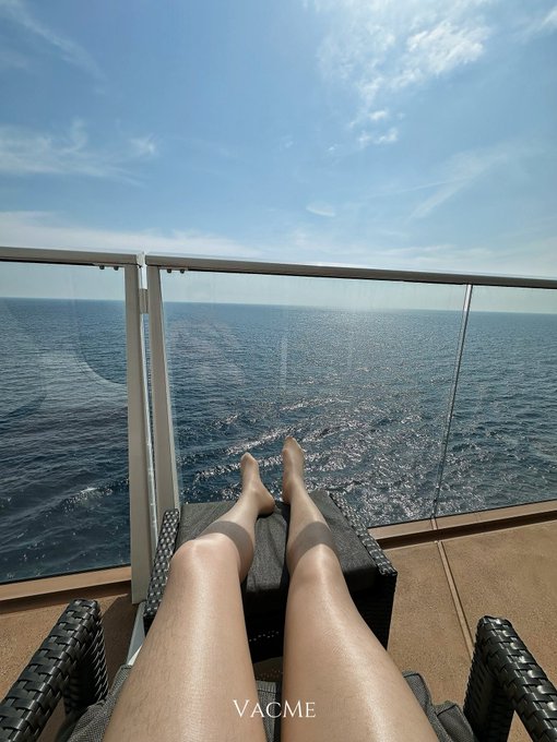 邮轮日光浴最适合穿油亮丝袜🤤 想穿丝袜去泳池但不敢🫠 #cruise #pantyhose #男穿丝袜 #油亮丝袜 #皇家加勒比 https://t.co/johDAWpswZ<a href="/tag/cruise"class="tags">#cruise</a><a href="/tag/pantyhose"class="tags">#pantyhose</a><a href="/tag/%E6%B2%B9%E4%BA%AE%E4%B8%9D%E8%A2%9C"class="tags"><span>#油亮丝袜</span></a><a href="/tag/%E7%94%B7%E7%A9%BF%E4%B8%9D%E8%A2%9C"class="tags"><span>#男穿丝袜</span></a><a href="/tag/%E7%9A%87%E5%AE%B6%E5%8A%A0%E5%8B%92%E6%AF%94"class="tags"><span>#皇家加勒比</span></a>