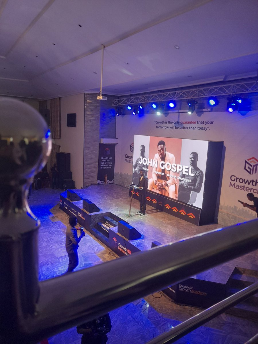 DavidMichaelk's tweet photo. UYO CITY brings to you today, Growth MasterClass, as long awaited. I present to you GMC.
This is the John Gospel session as he share on Growth the catalyst of a better you
#GrowthMasterclass #GrowthMasterclassuyo #JG
#JohnGospel #GMHybrid #GMNetwork https://t.co/QxxR78DGrB