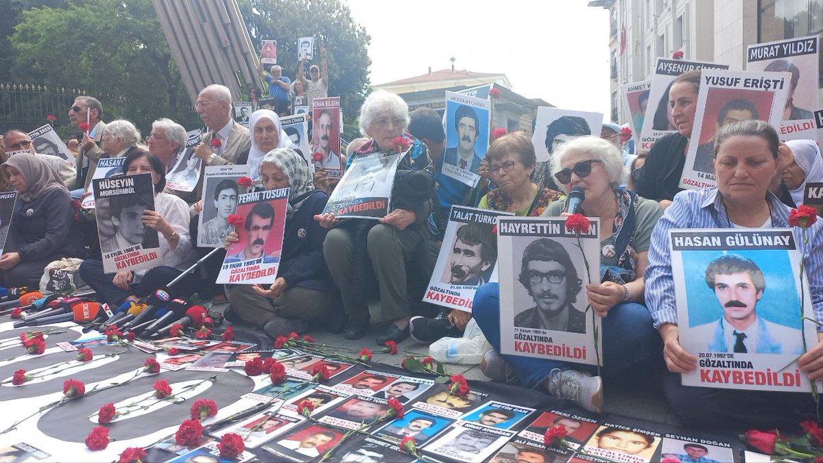 #CumartesiAnneleri1000Hafta | Cumartesi Anneleri/İnsanları 1000. kez Galatasaray Meydanı'ndaydı Katliamların, kaybedilenlerin hesabı verilecek!