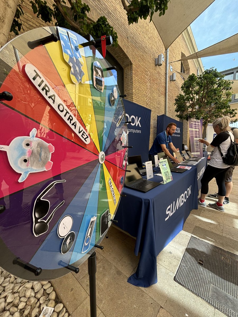 slimbook's tweet photo. Seguimos en @esLibre_ ¡CON SOPORTE EN DIRECTO! Y la ruleta de merchan que tantísimo os gusta! 🎯🐧🧦
#esLibre #softwarelibre #slimbook https://t.co/AznxtvKrLG
