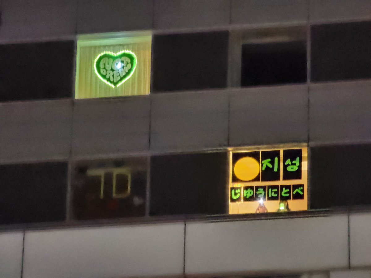 RJ_yellow323 tweet picture