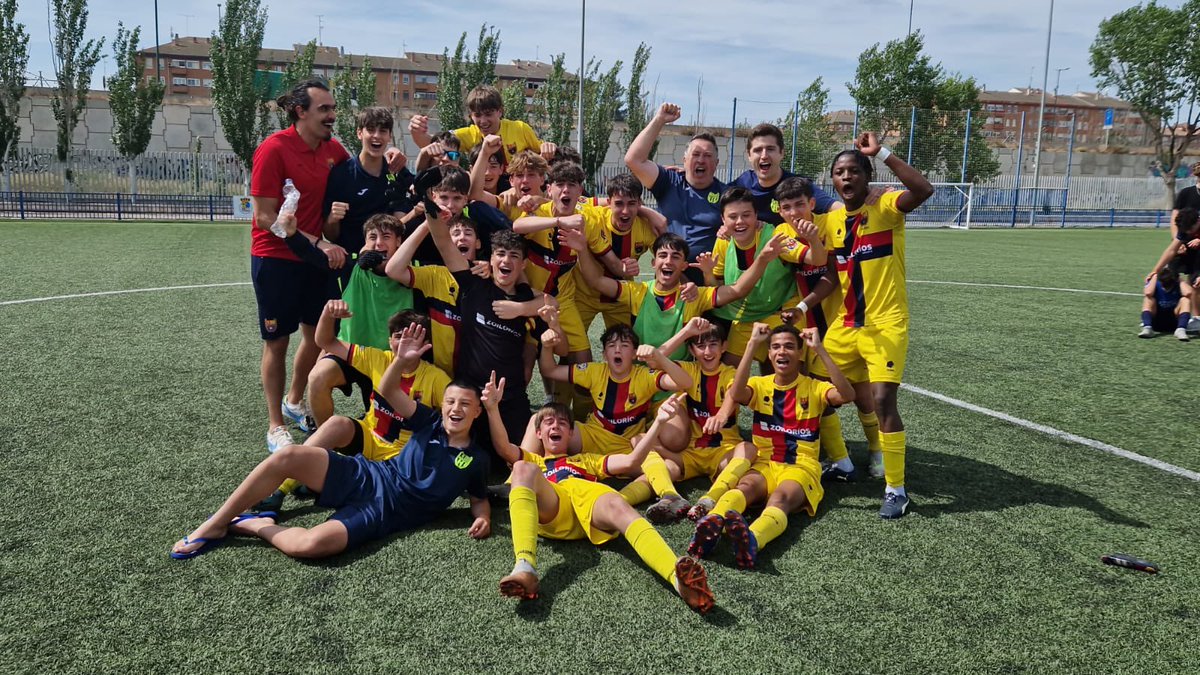 CDOliverUrrutia's tweet photo. 🏆 𝗖𝗔𝗠𝗣𝗘𝗢𝗡𝗘𝗦 𝗗𝗘 𝗟𝗜𝗚𝗔

🔝 El Cadete C se ha hecho con el campeonato de liga en la última jornada y de forma épica. Remontó un 2-0 en contra para acabar ganando 2-3 y ganar la liga por un solo punto. 

🙌 ¡Enhorabuena! 

#AúpaOliver 🔴🔵 https://t.co/5VmweVufye