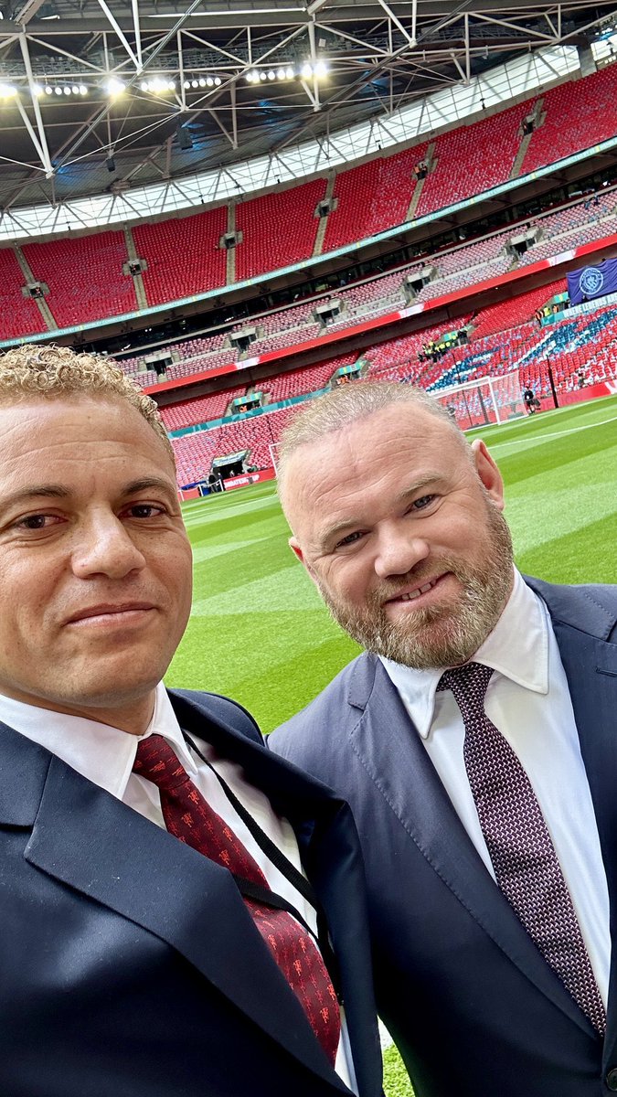 Wes Brown and Wayne Rooney at Wembley 📸