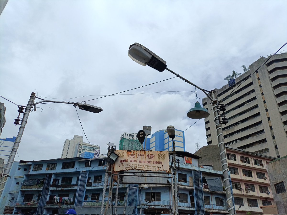 fly_by_fish's tweet photo. Went to Binondo for the first time today https://t.co/FNk9qJRCI6