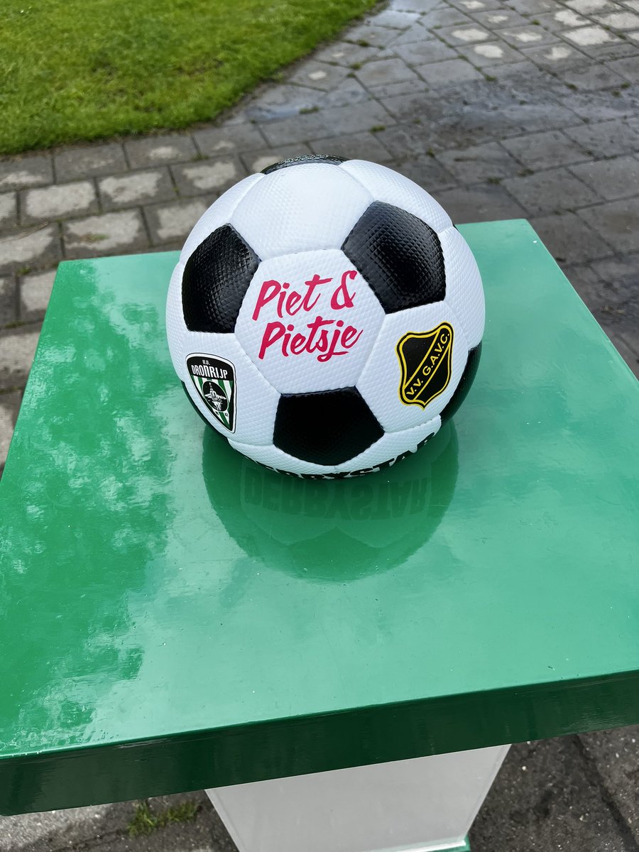 De wedstrijdbal van vandaag.