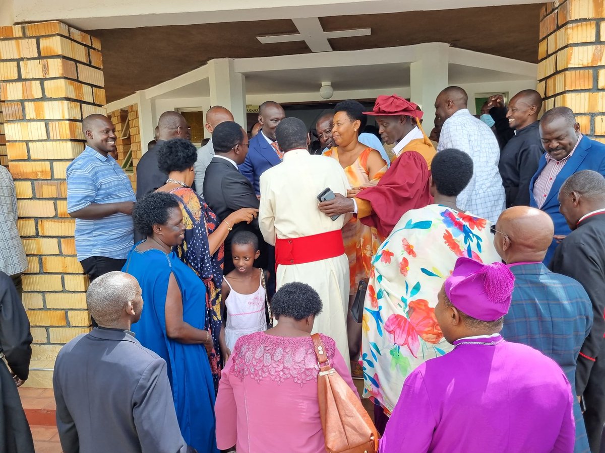 Christians of @NAnkoleRushere receive the 3rd Bishop to be, Rev. Can. Alfred Muhoozi at Emmanuel Cathedral, Rushere ahead of his Consecration and Enthronement tomorrow.
#updates #EnrichingLives