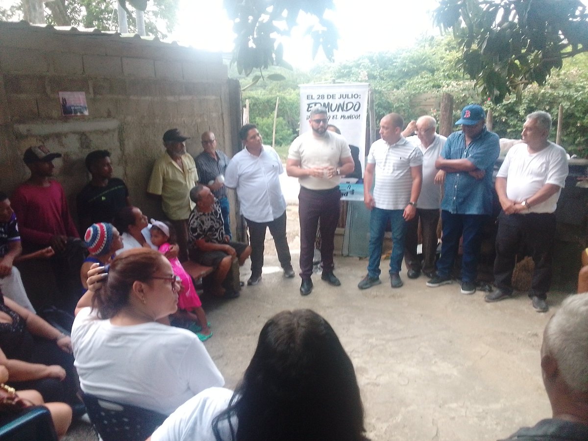 CarlosGuin7's tweet photo. Ayer 24/5/24 Hora 5 pm, juramentación del comandito del centro de votación U.E.Inicial taborda, PQ. Democracia, Pto Cabello, del Sector Taborda Oeste,a cargo de nuestro Secretario general Seccional Frammi Hernández.Edmundo pa' todo el mundo. https://t.co/IaaU36RkGb