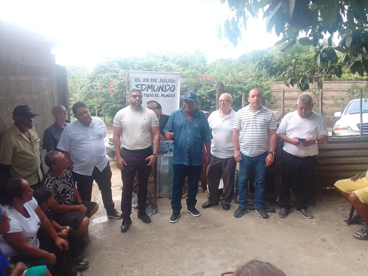 CarlosGuin7's tweet photo. Ayer 24/5/24 Hora 5 pm, juramentación del comandito del centro de votación U.E.Inicial taborda, PQ. Democracia, Pto Cabello, del Sector Taborda Oeste,a cargo de nuestro Secretario general Seccional Frammi Hernández.Edmundo pa' todo el mundo. https://t.co/IaaU36RkGb
