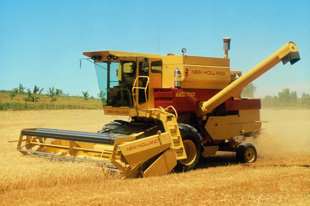 A look back into CNH history: in 1974 @NewHollandAG launched the first Twin Rotor Combine, the  TR70.