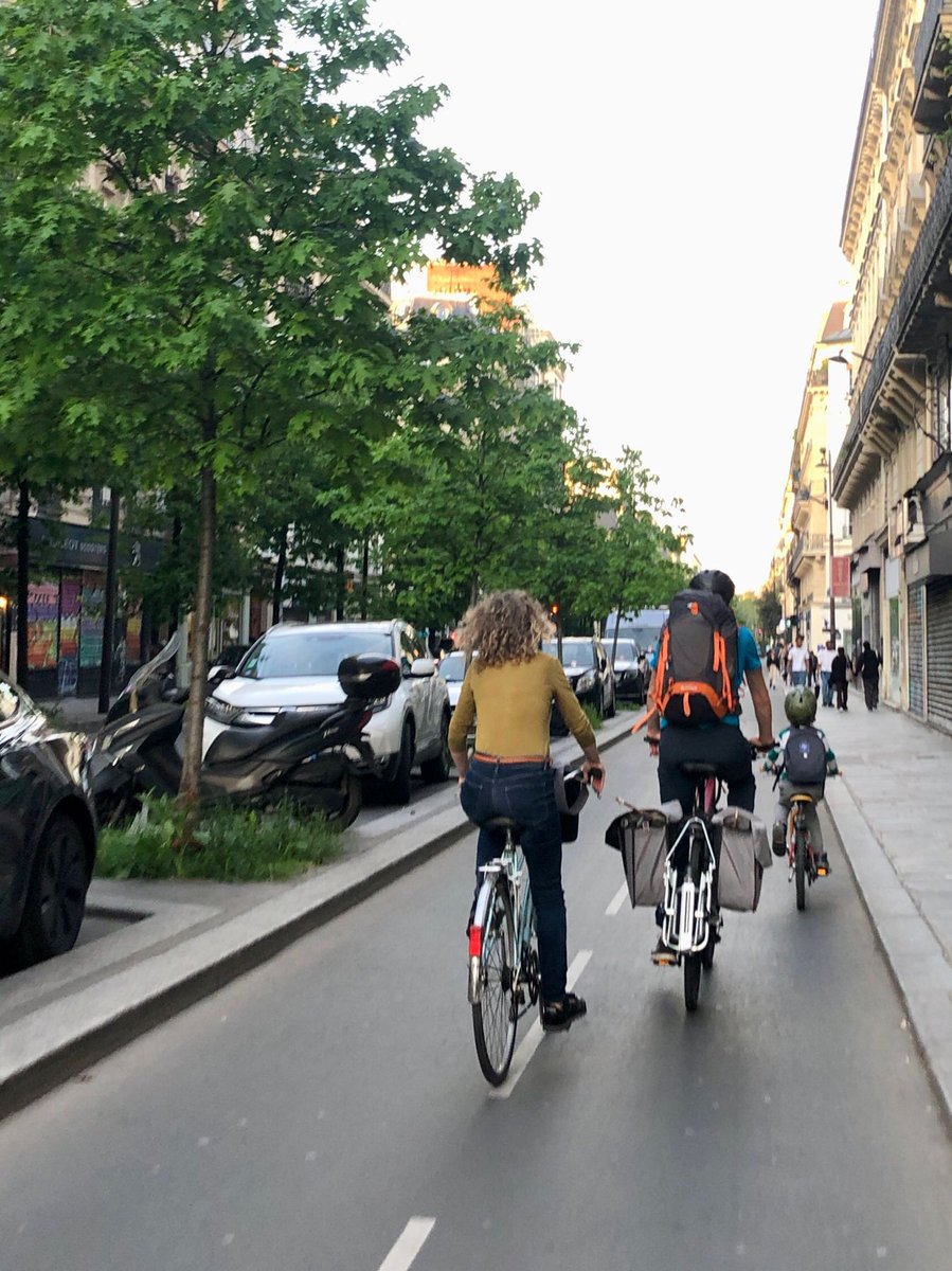 Famille à vélo à Turbigo il y a quelques jours (maintenant c’est en travaux)