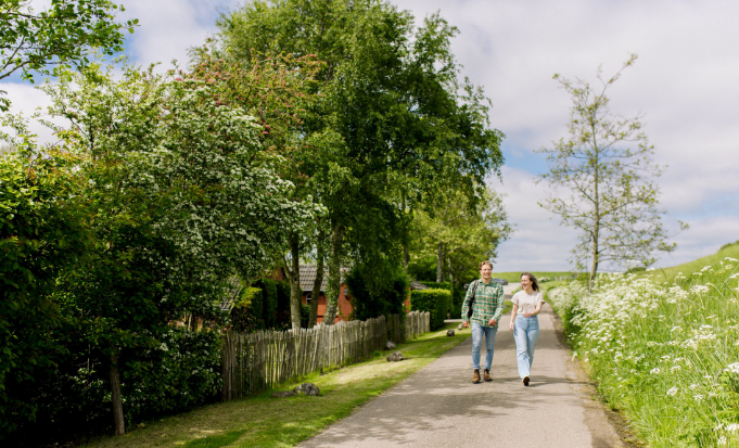 stadskanaal_nl's tweet photo. Deze zomer wandelen langs borgen, kerken en wierden? Wandelnetwerk Groningen bestaat uit 3.090 km aan wandelmogelijkheden. Je bepaalt zelf je route en het aantal kilometers dat je wil wandelen. Kies je wandeling op: https://t.co/WBO7DEM8hs #leeft https://t.co/XV0cXSt7w9
