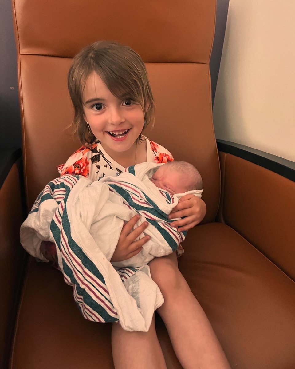 MrsRyanGarvey's tweet photo. She has arrived and is fitting in beautifully with her siblings! ❤️☘️#GarveyGang #SaoírseJane #DoireannJoan #ÚnaJoyce #Tayto https://t.co/tZsP0FoKk3