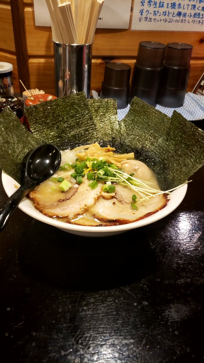 haps_misa's tweet photo. こんばんは

土曜の夜のラーメン部

今日も明日も

できれば行きたい。

今夜は『麺処　ばん屋』さんです。

私は特製白ラーメン頂きました！

辛いのも食べたかった。

朝までやってるからリピート確定ですね。

#麺処ばん屋
#深夜ラーメン
#ラーメン部 https://t.co/cBGRy49qD7