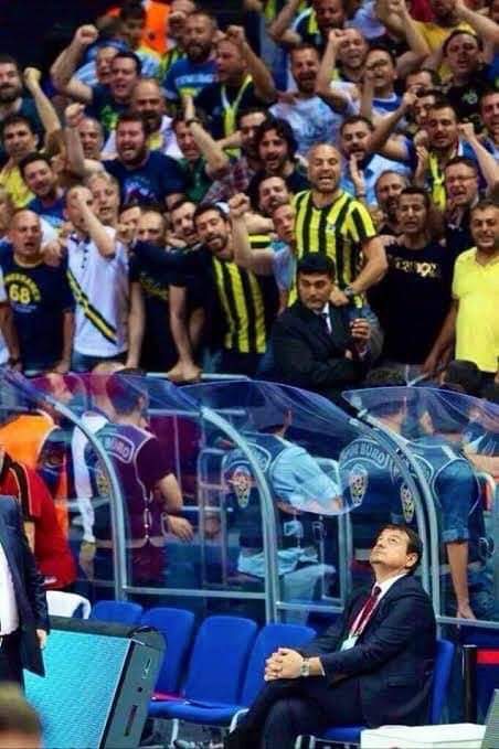 cassioo_lincoln's tweet photo. 🔥 Fenerin #KOCASI'dan mesaj var;
Dünden beri birçok Galatasaray taraftarından mesajlar aldım.
Yarın oynayacakları şampiyonluk maçı için taraftarı olduğum,Galatasaray'a ve Okan Buruk'a başarılar dilerim.
💛❤️ https://t.co/d44oYNMbIR