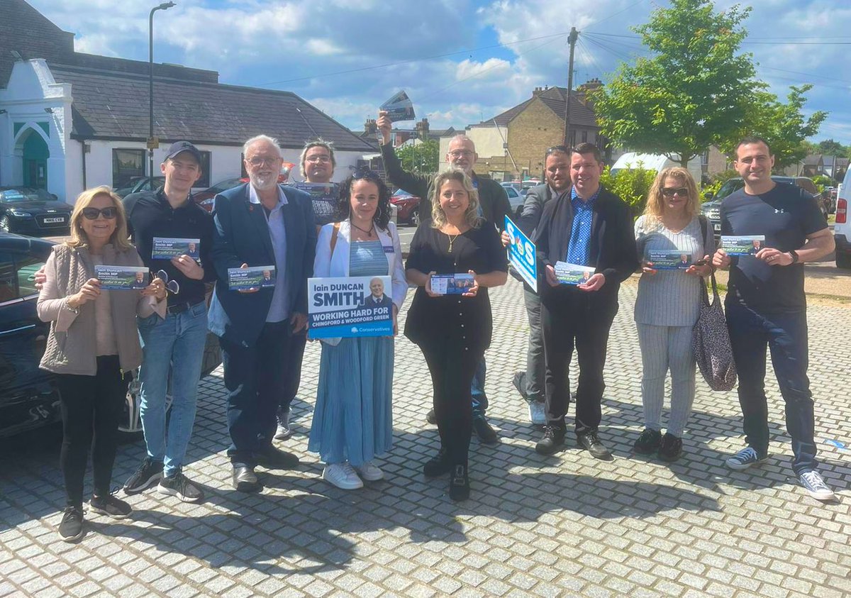 Some of the @LGBTCons out in Chingford today, knocking on doors for the brilliant @Conservatives candidate @MPIainDS. Hugely positive morning. Joined by our patrons and allies in @CityHallTories: @AndrewBoff, @emmabest22 and @CllrGeorgiou.

📸: @MariaClifford67