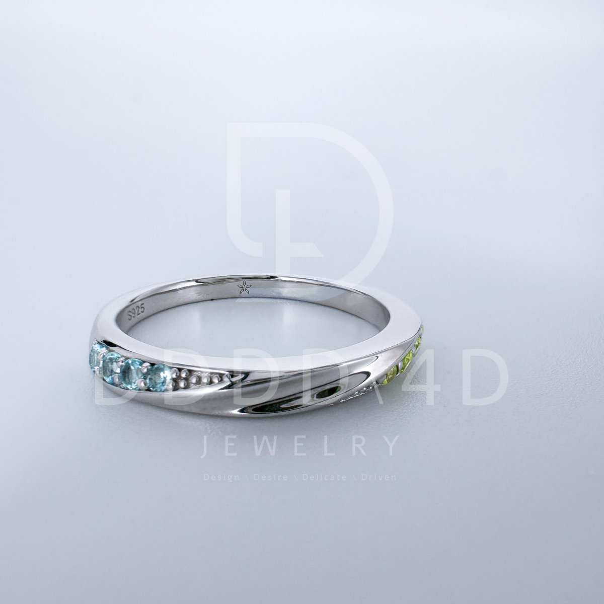 感謝 <a href="/yumthedragon/">亞姆Yum🐊🥖</a> 的信任及委託💖✨

這次很榮幸能替亞姆製作2周年紀念商品！
戒指採用925純銀及鋯石製成～
選用兩種亞姆的印象顏色，
內圈刻上角上標誌性的小花🌸
在保持低調的同時展現OC特色！

【照片為本工作室實體拍攝，非3D模型🫶】

#4DJewelry #客製化飾品