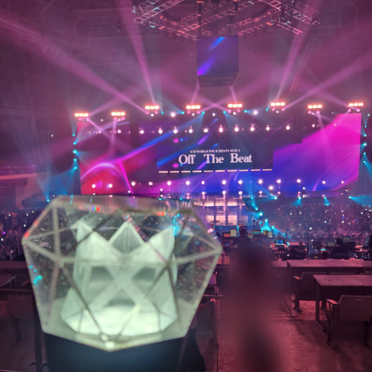 NMBB94's tweet photo. 단순히 좋아하는 마음만으로 이 자리에 오는 건 힘든 일이라는 걸 알기에 너무 감사하다고 진심을 꾹꾹 눌러담아 건네는 그 말이, 네 곁을 함께하는 팬들의 사랑을 얼마나 소중히 여기고 있는지를 증명하는 것 같아서 오늘 또 한 번 더 생각했어.

너를 사랑하길 참 잘했다. https://t.co/ch1I6U4LPW