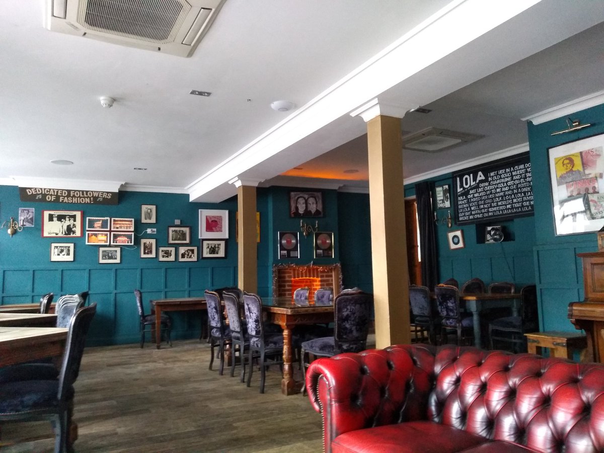 arl2839's tweet photo. The Kinks Room at the Clissold Arms. https://t.co/REBZ6uisUi