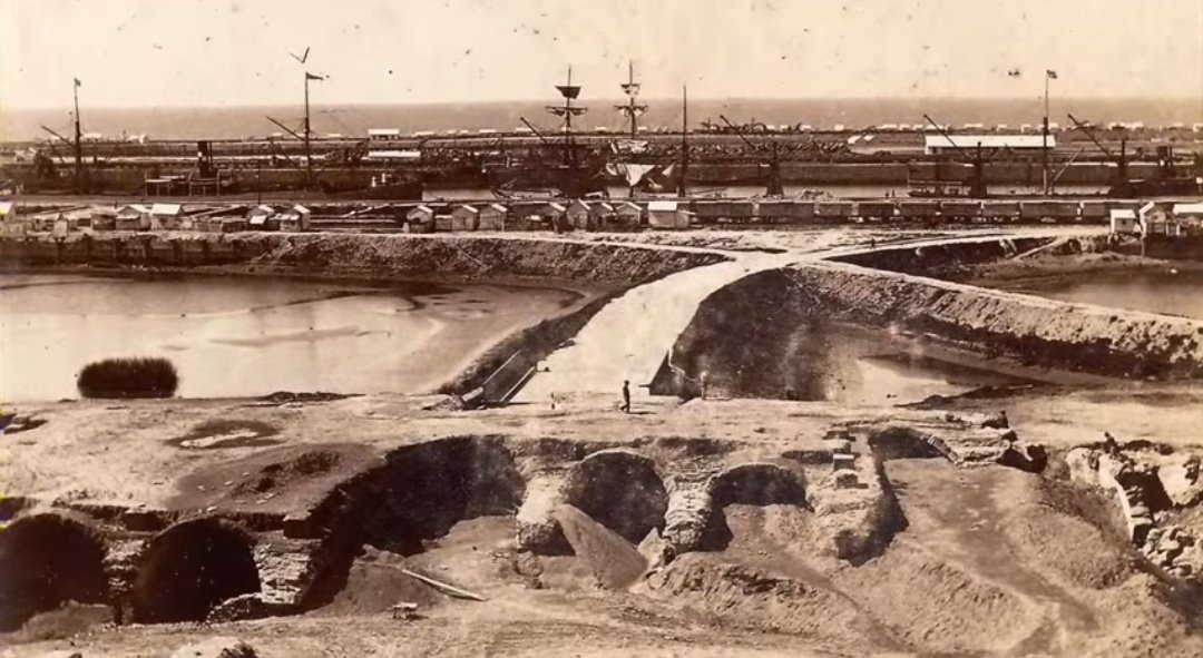 #BuenosAires
Photographs taken between 1850-1939 show 'innumerable structures dug out from beneath the earth, reno photos before streets were evened up and paved,' hiding history.

#Mudflood
#HiddenHistory
#StarForts
#1850sReset
#Resets
#Tartarian
#Giants

youtu.be/4Q5tzGSWP1U?si…