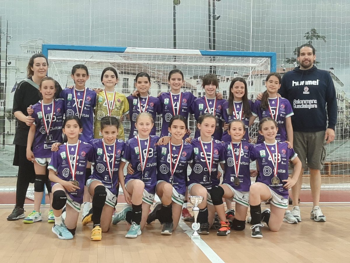 Tras disputarse esta mañana la Final Alevín Territorial femenina frente al E.D. BOLAÑOS A <a href="/CBMB_Official/">Club BM Bolaños</a>, nuestro equipo ha quedado campeón de Castilla La Mancha al ganar por 26-22.

Enhorabuena a nuestras chicas y a su entrenador, nuestro ex jugador Pedro Fuentes! 👏🏻💜 🏆