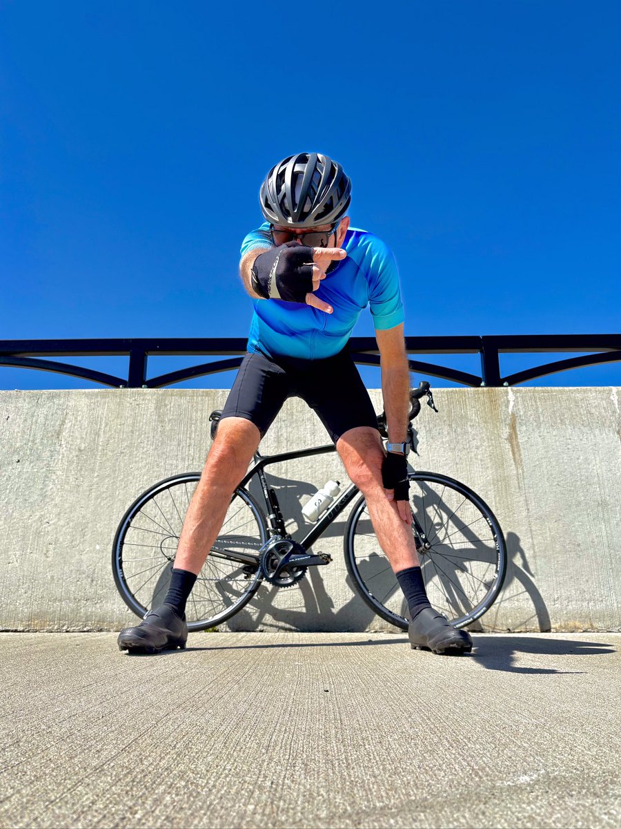 Time for a weekend breakaway. 🌞 Ride your own story. #i_walk #i_bike 👣🚲〰 #trekbikes #kansascity #bontrager #madone52 #MadOne #selleitalia #cycling #bikinglife #michelin #giro #Oakley #twinsix #lovingthesunnydays #rideyourownstory