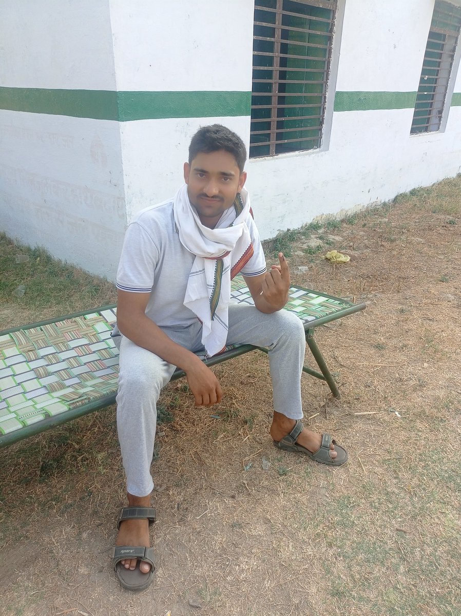 Anand_ydv_'s tweet photo. बहुत अच्छा लगा आज 🤗
भारत के हर नागरिक को वोट करना चाहिए लोगो को समझना पड़ेगा की यही हमारी सबसे बड़ी शक्ति है हम जिसे चाहे उसे चुन सकते है ।
           #vote2024 
    #pratapgarh #up72 https://t.co/1yJBAFqEkp