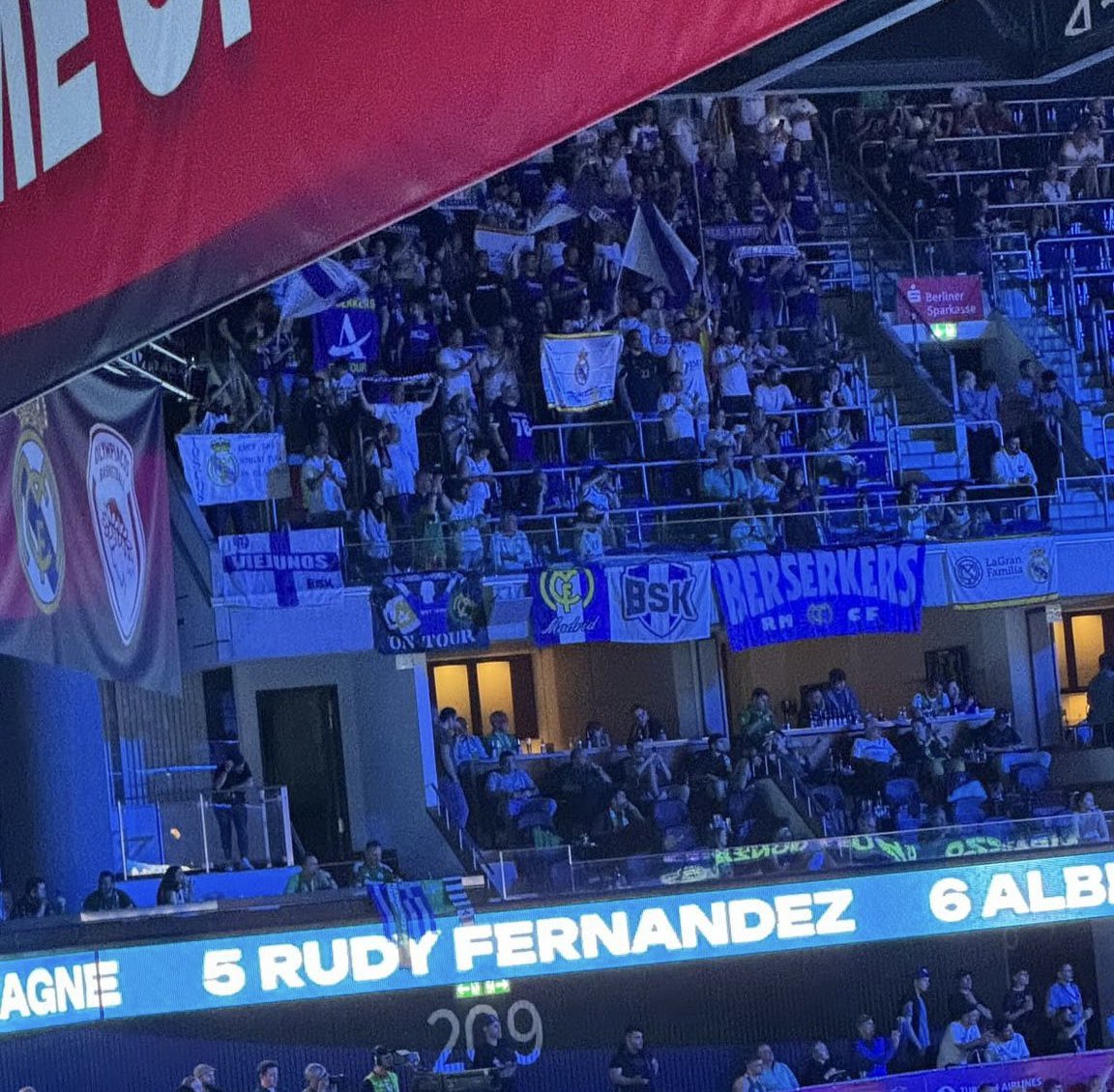 ¡Mañana más y mejor!

Todos los madridistas desplazados a Berlín nos debemos dejar otra vez el alma animando a nuestro equipo. 

¡Luchemos juntos por seguir haciendo historia, <a href="/PMLaGranFamilia/">PM LaGranFamilia</a>, <a href="/ojosdeltigre/">Los Ojos del Tigre</a>!

#AnimaConBSK
#JuntosSomosMásFuertes 

📸 Ig: @jorgepavon78