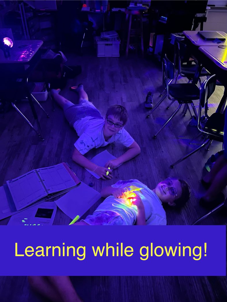 Gateway_Gators's tweet image. #GatewayGators🐊 Glow learning in 3rd grade #LeeSchools