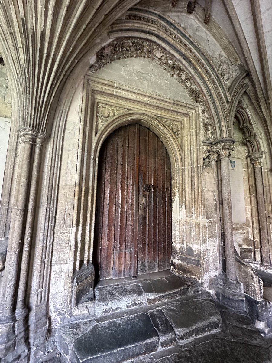 ENortonHistory's tweet image. The door from the cloisters into Canterbury Cathedral through the four knights passed in 1170 to murder Archbishop Thomas Becket #canterburycathedral #canterbury #thomasbecket