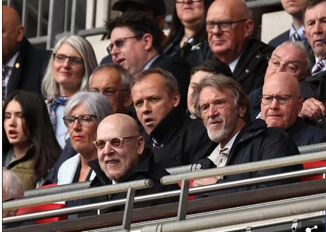 retweetallowed's tweet photo. @BlackQueenLara #MyViewsMine You kept saying that someone was selling your tweets to Ten Hag, but it's worst: Hag studies your X 2 beat #LFC?
If Erik Ten Hag thinks he can manipulate #Ratcliffe and #Glazer, as well as #ManCity with words that he's stolen from X, then #RIPHag's Ambitions. https://t.co/aoNyW8dYaT